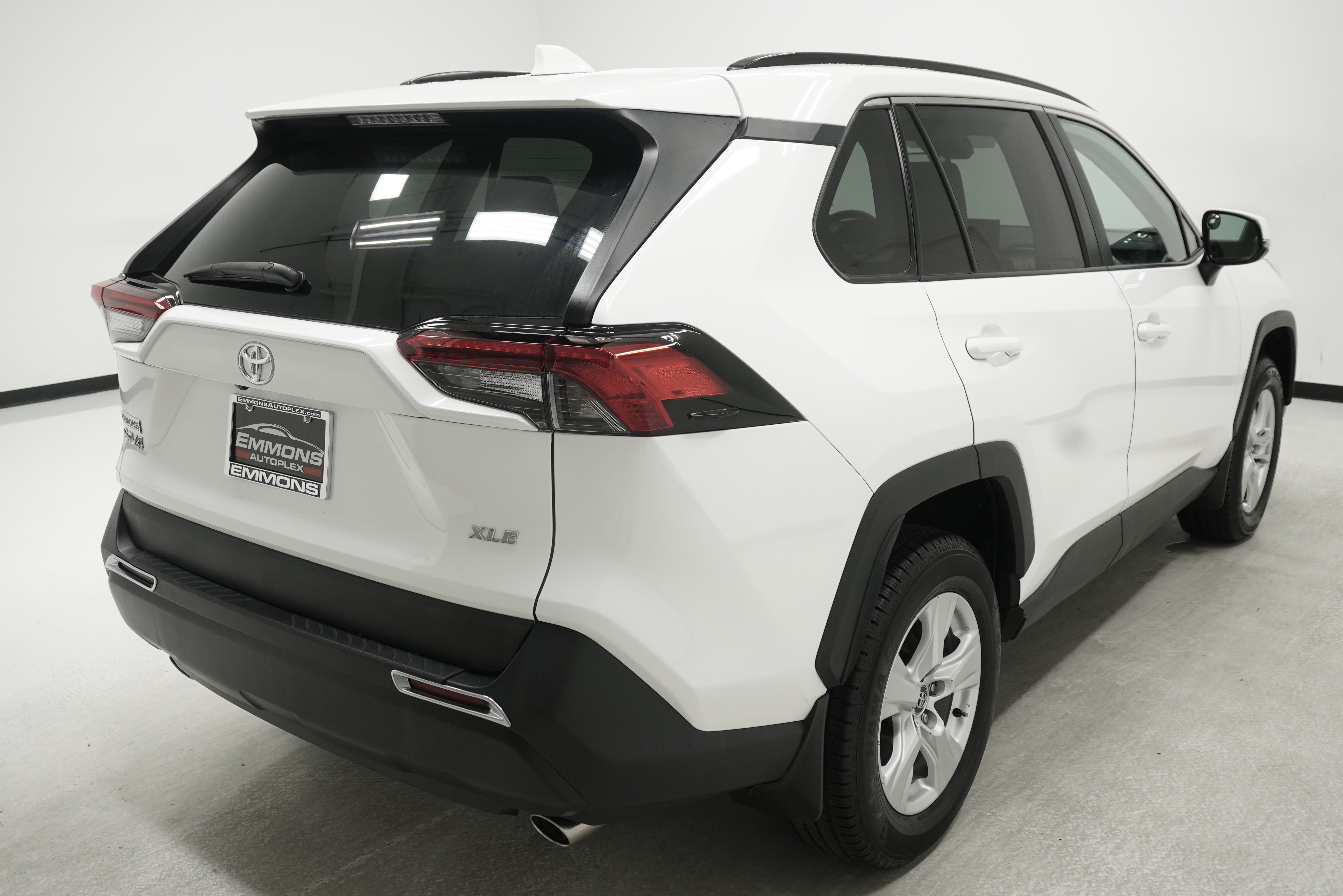Used 2020 Toyota RAV4 XLE FWD image 4