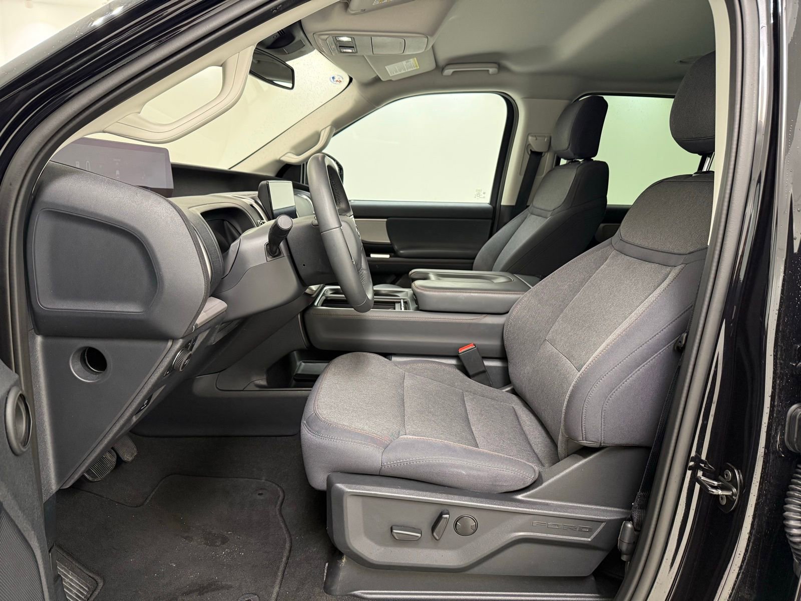 Used 2025 Ford Expedition Active image 14