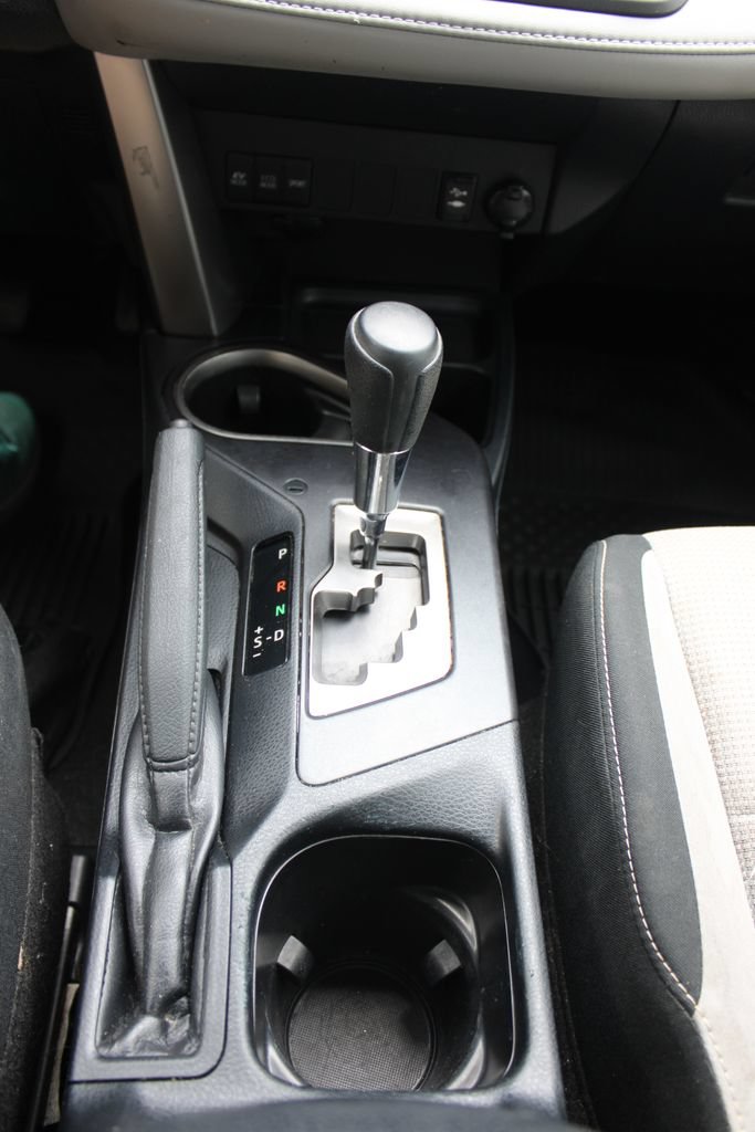 Used 2018 Toyota RAV4 XLE AWD/4WD image 40