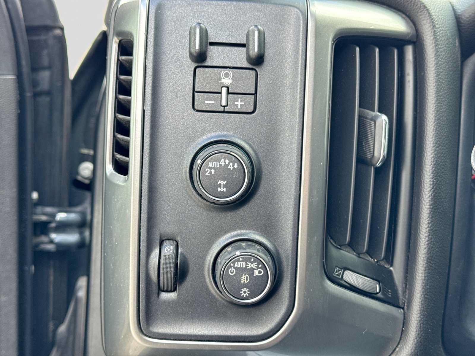 Used 2018 Chevrolet Silverado 1500 LT w/ All Star Edition AWD/4WD image 25