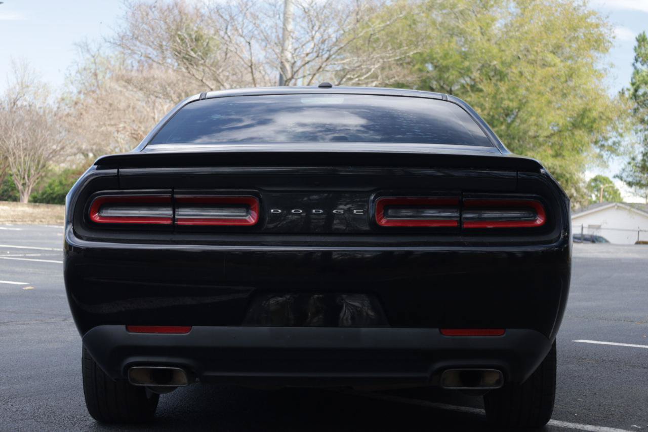 Used 2017 Dodge Challenger R/T RWD image 4