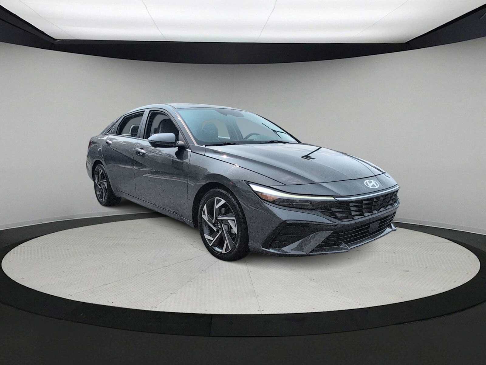 Used 2024 Hyundai Elantra Limited FWD image 2