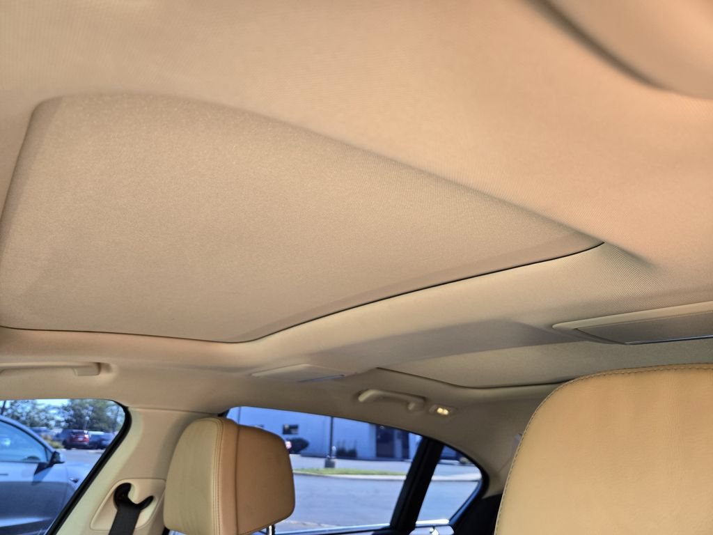 Used 2022 BMW 740i RWD image 16