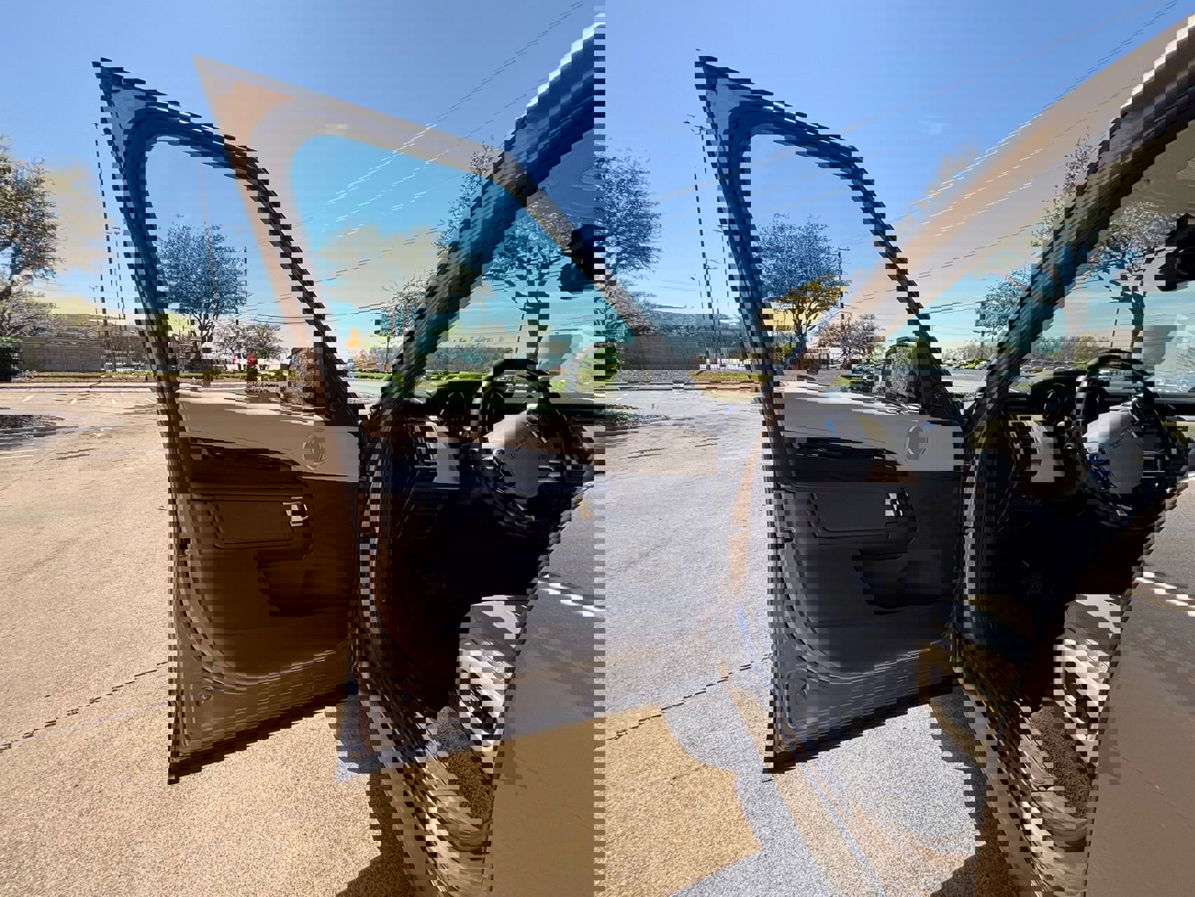 Used 2017 Land Rover Discovery SE image 12