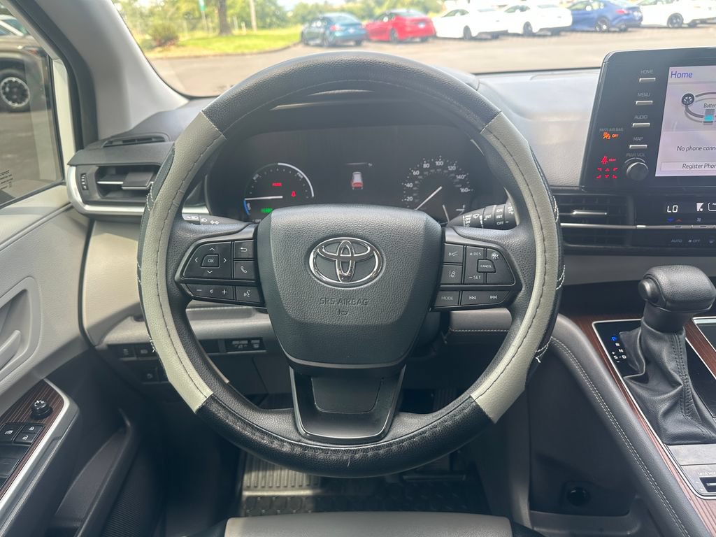 Used 2024 Toyota Sienna LE AWD/4WD image 20