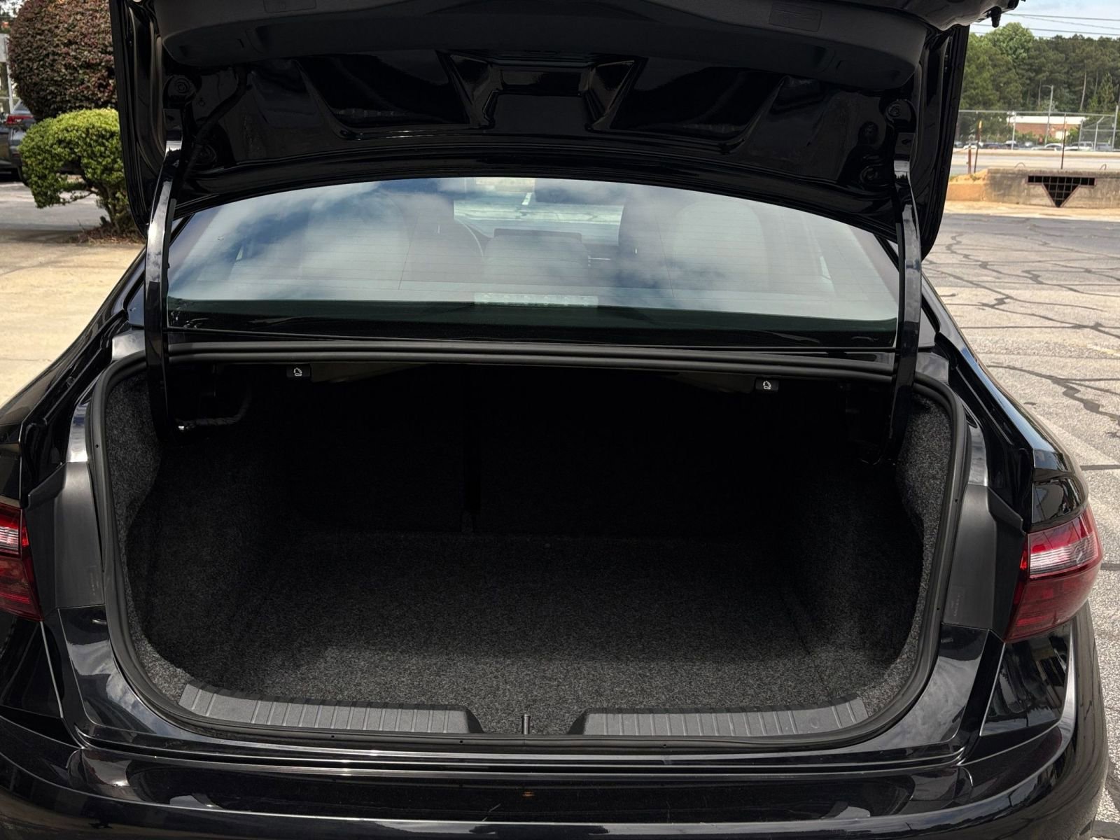 Used 2025 Volkswagen Jetta Sport FWD image 31