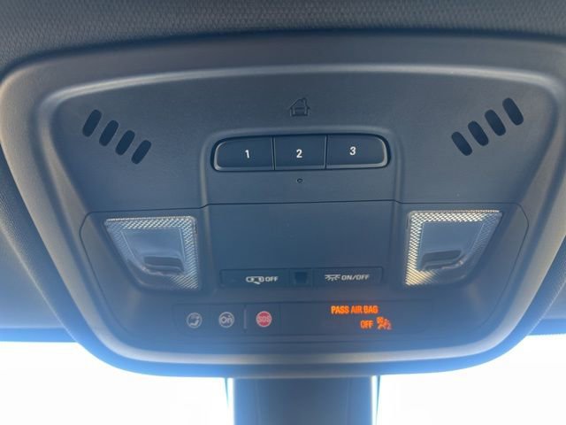 Used 2022 Chevrolet Traverse LT image 32