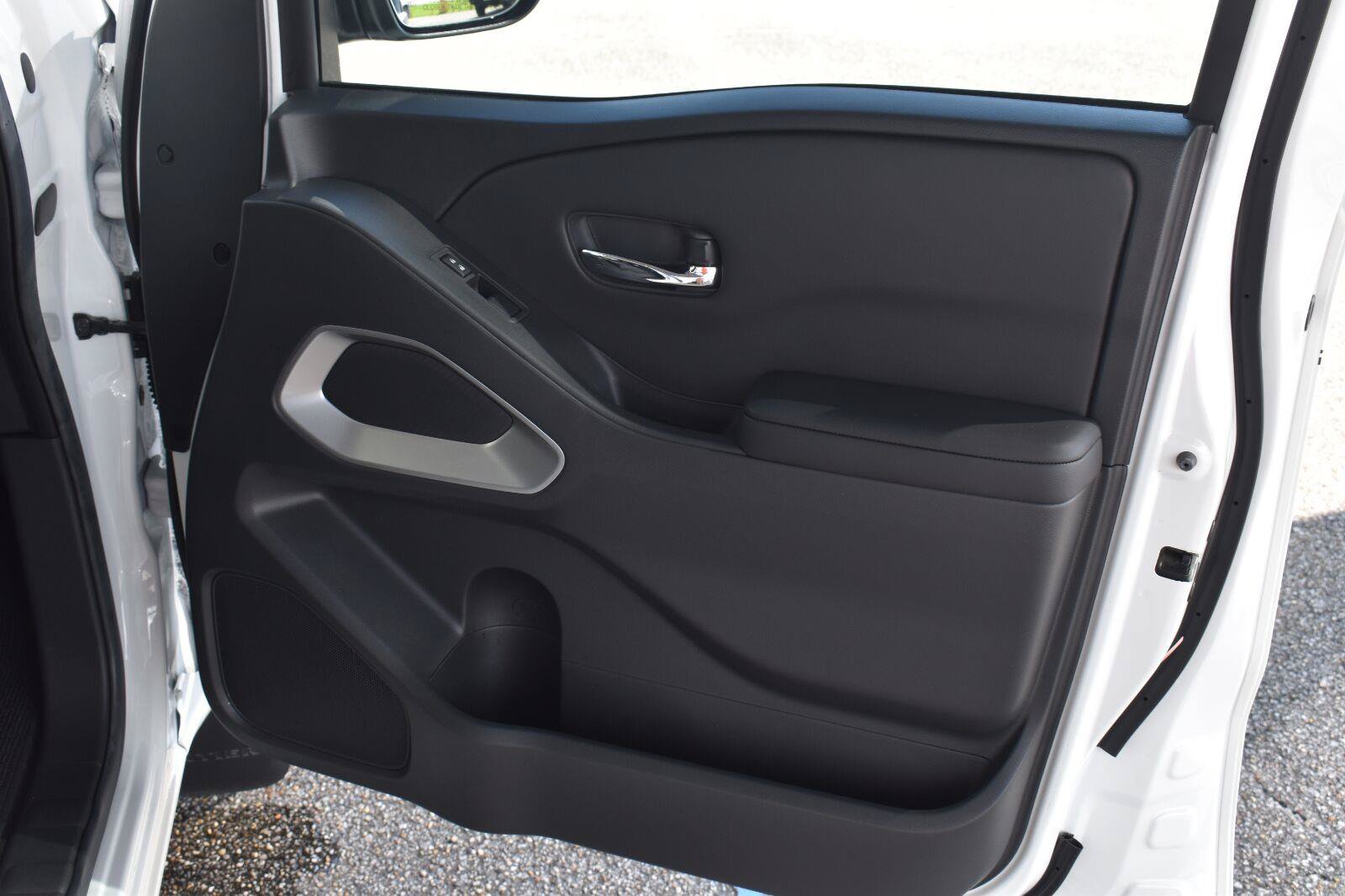Certified 2025 Nissan Frontier SV w/ SV Convenience Package RWD image 57