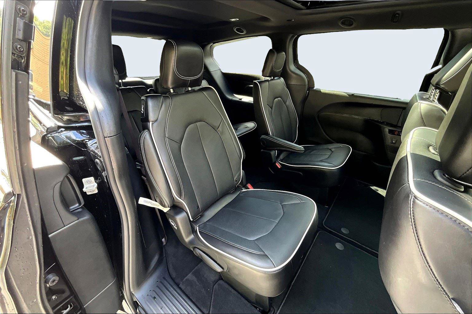 New 2026 Chrysler Pacifica Limited w/ S Appearance Package image 9