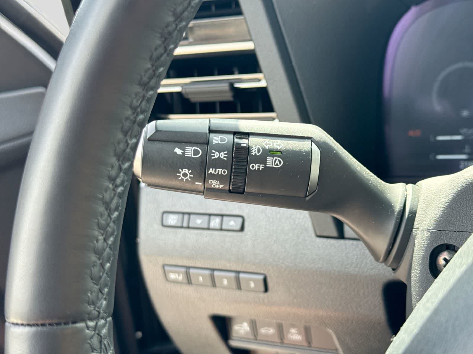 Used 2025 Lexus GX 550 w/ Accessory Package (2T) AWD/4WD image 33