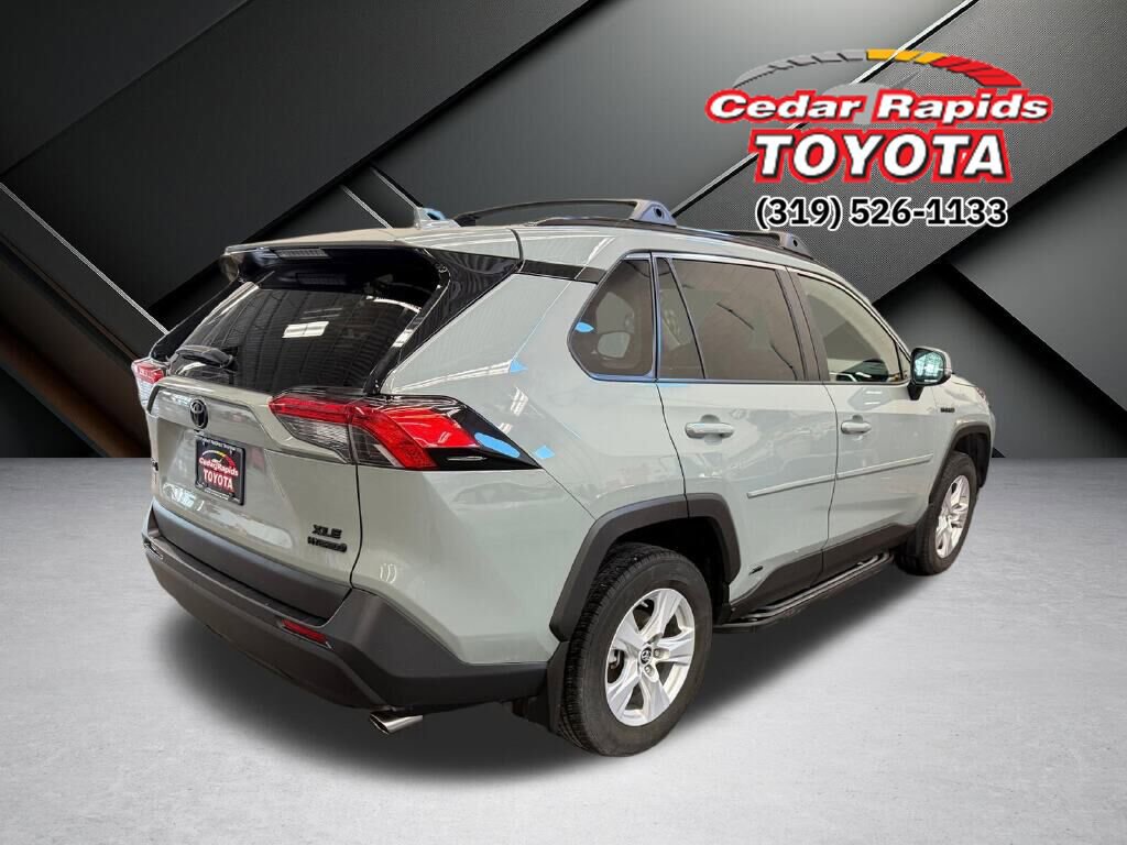 Used 2019 Toyota RAV4 XLE image 2