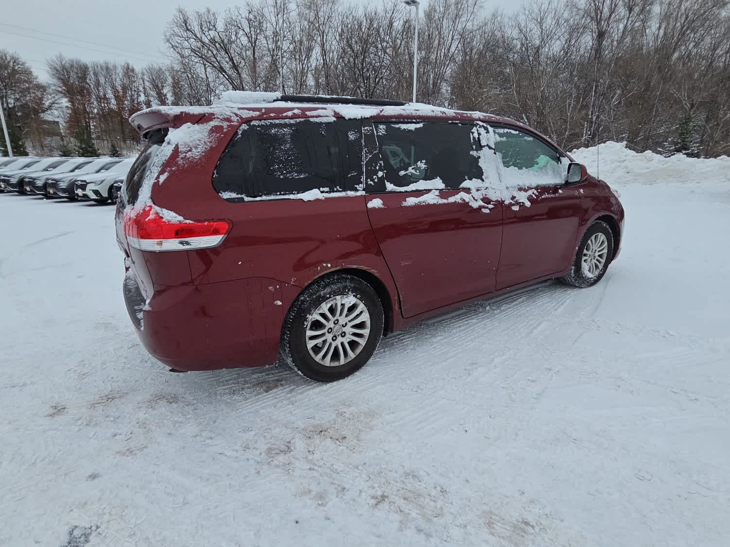 Used 2012 Toyota Sienna XLE image 3