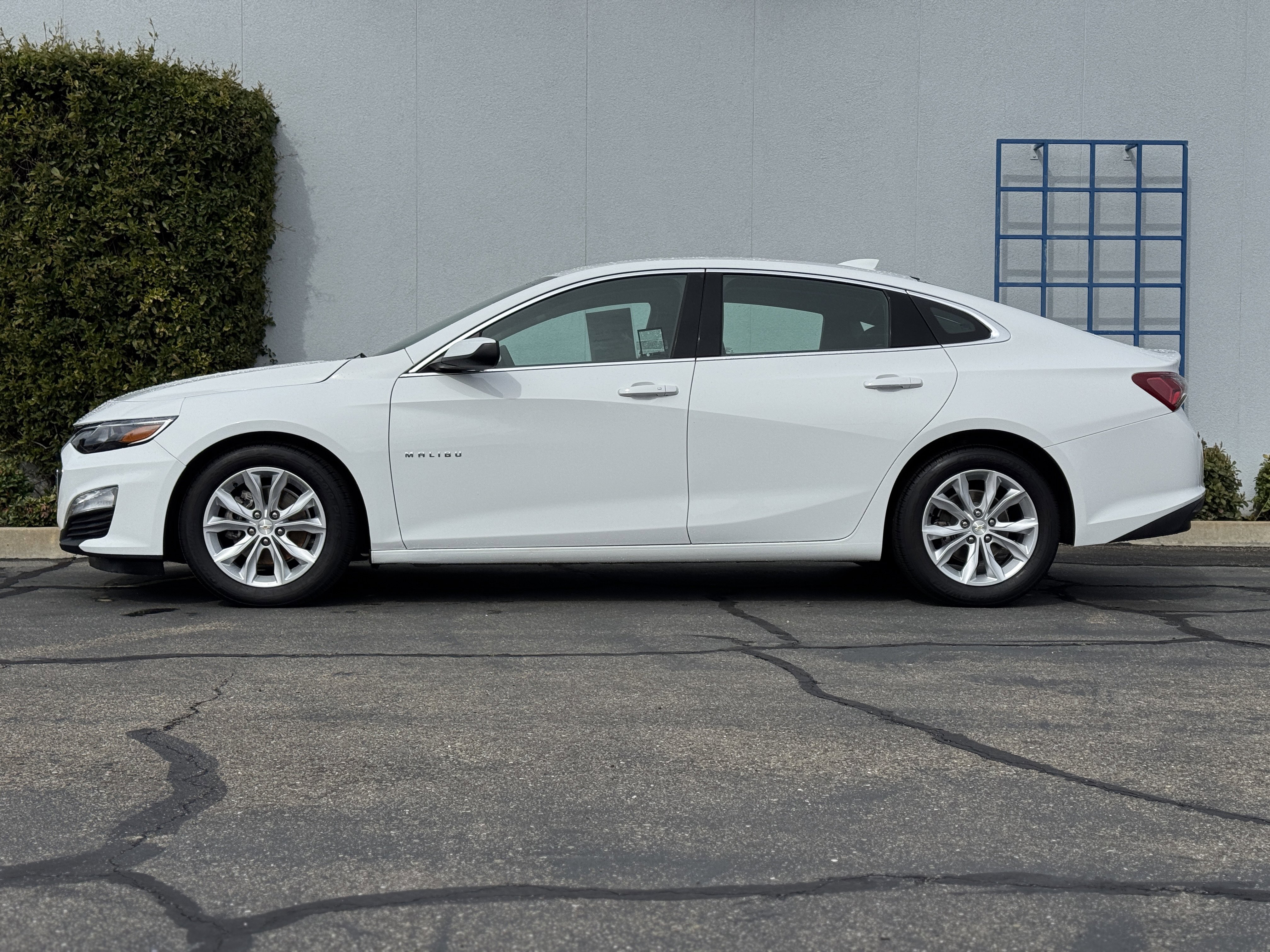 Used 2022 Chevrolet Malibu LT image 4