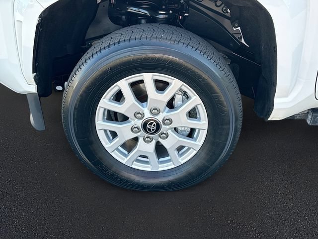 Used 2025 Toyota Tacoma SR5 AWD/4WD image 29