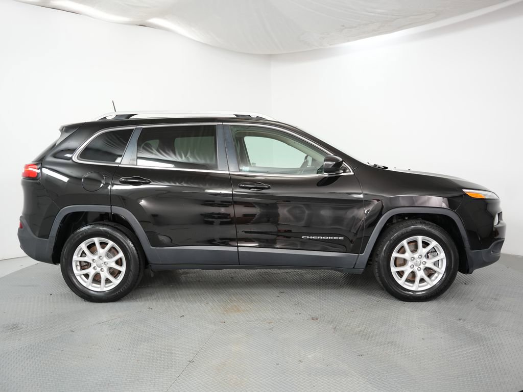Used 2017 Jeep Cherokee Latitude w/ True North Edition image 5