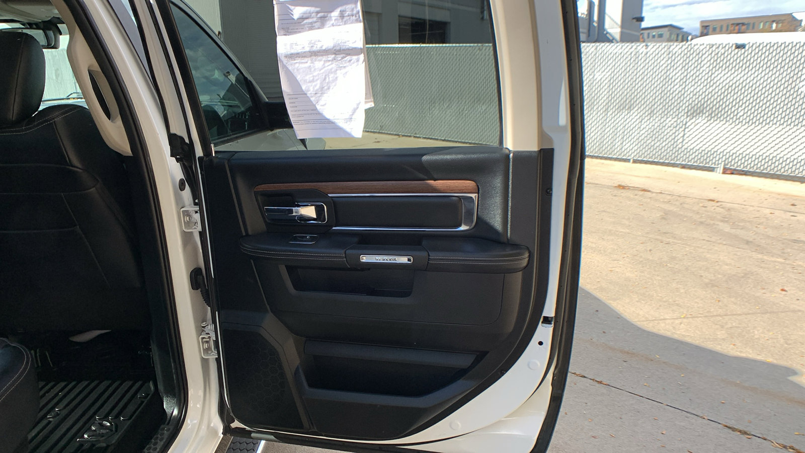 Used 2018 RAM 1500 Laramie image 29