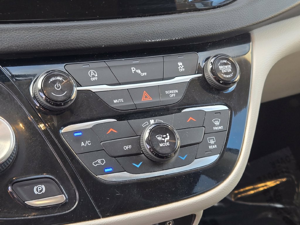 Used 2019 Chrysler Pacifica LX FWD image 34
