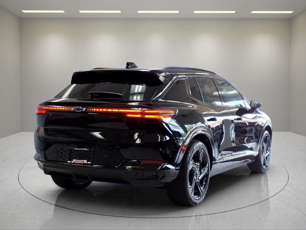 Used 2026 Chevrolet Equinox EV RS FWD image 4