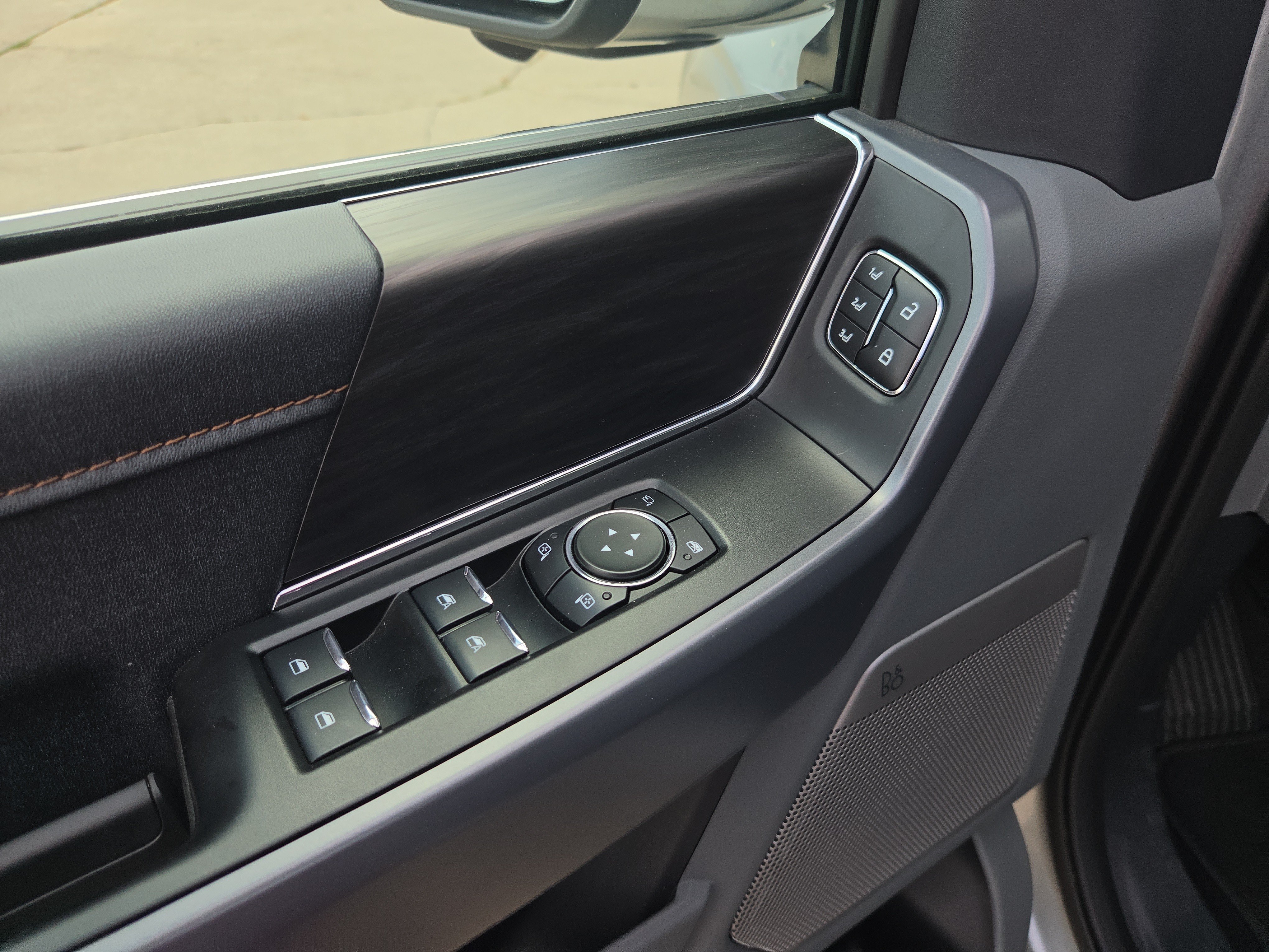 Used 2025 Ford F150 Lariat AWD/4WD image 16
