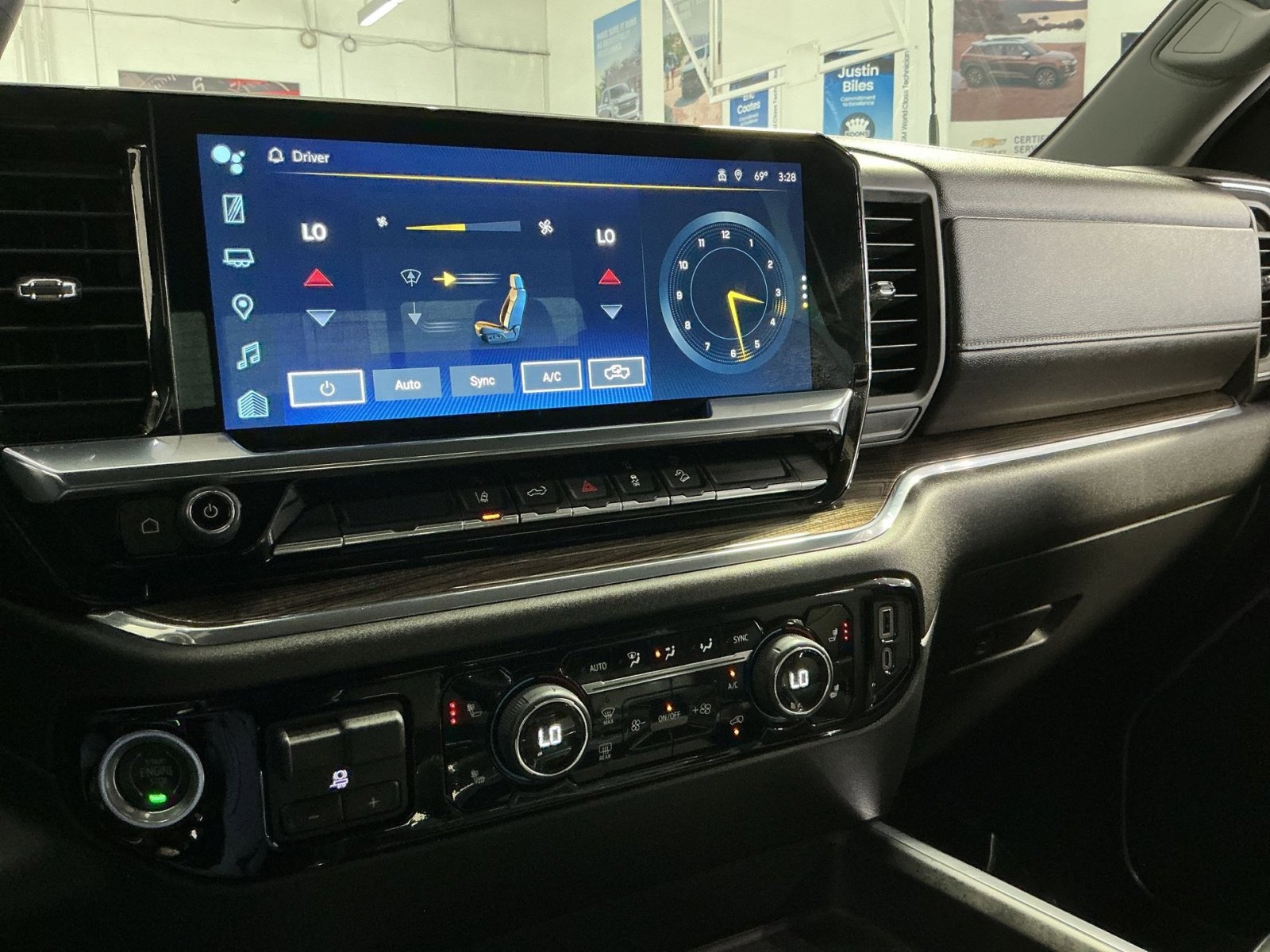 Used 2024 Chevrolet Silverado 2500 LT AWD/4WD image 21