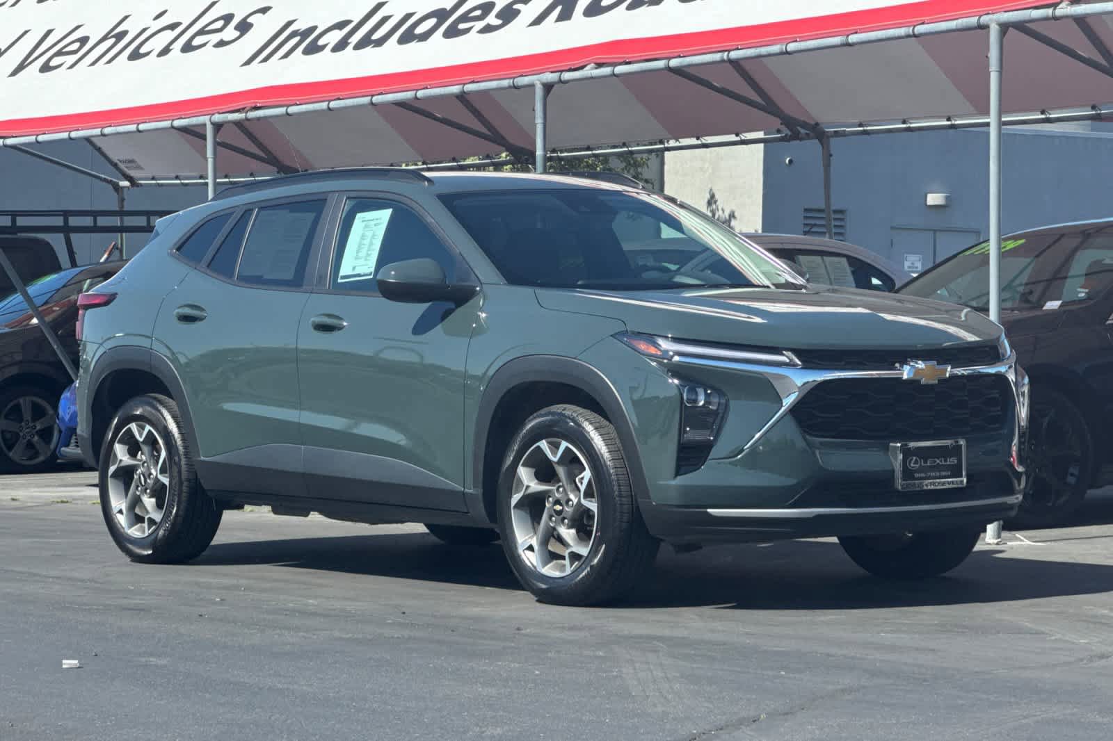 Used 2025 Chevrolet Trax LT FWD image 5