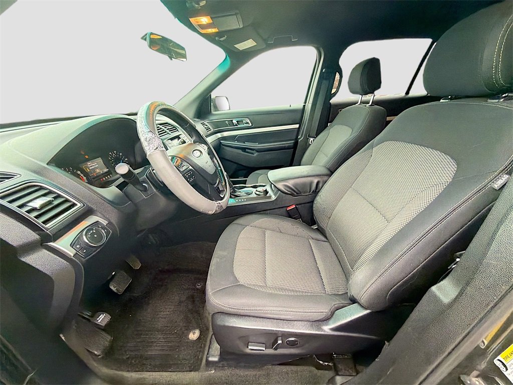 Used 2016 Ford Explorer XLT image 19