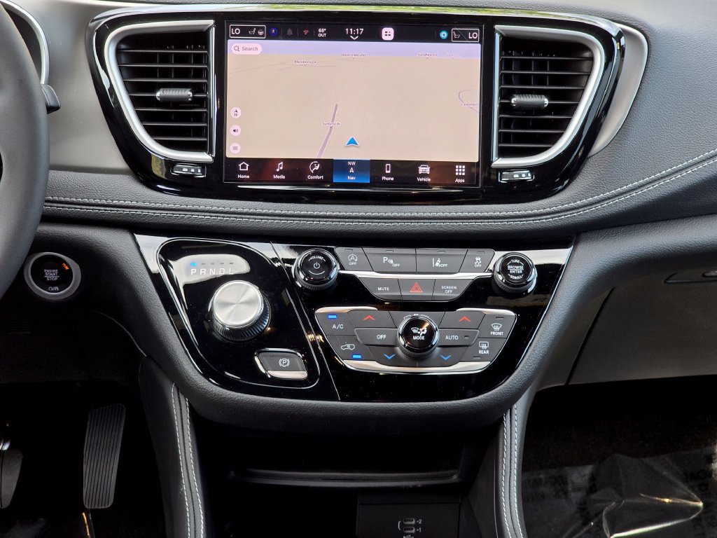 New 2027 Chrysler Pacifica Limited AWD/4WD image 31