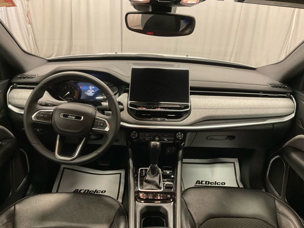 Used 2024 Jeep Compass Latitude video 2