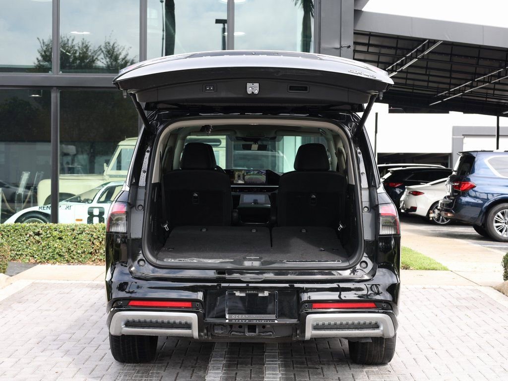 Certified 2025 INFINITI QX80 Luxe image 7