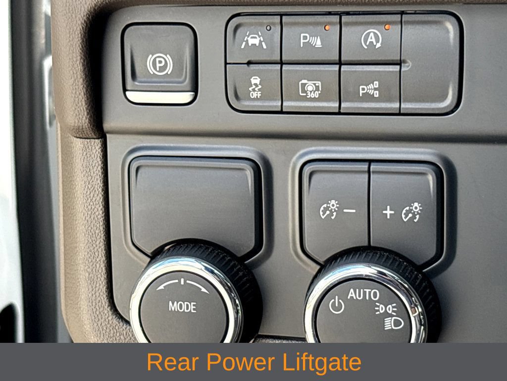 Used 2025 Chevrolet Suburban LT RWD image 11