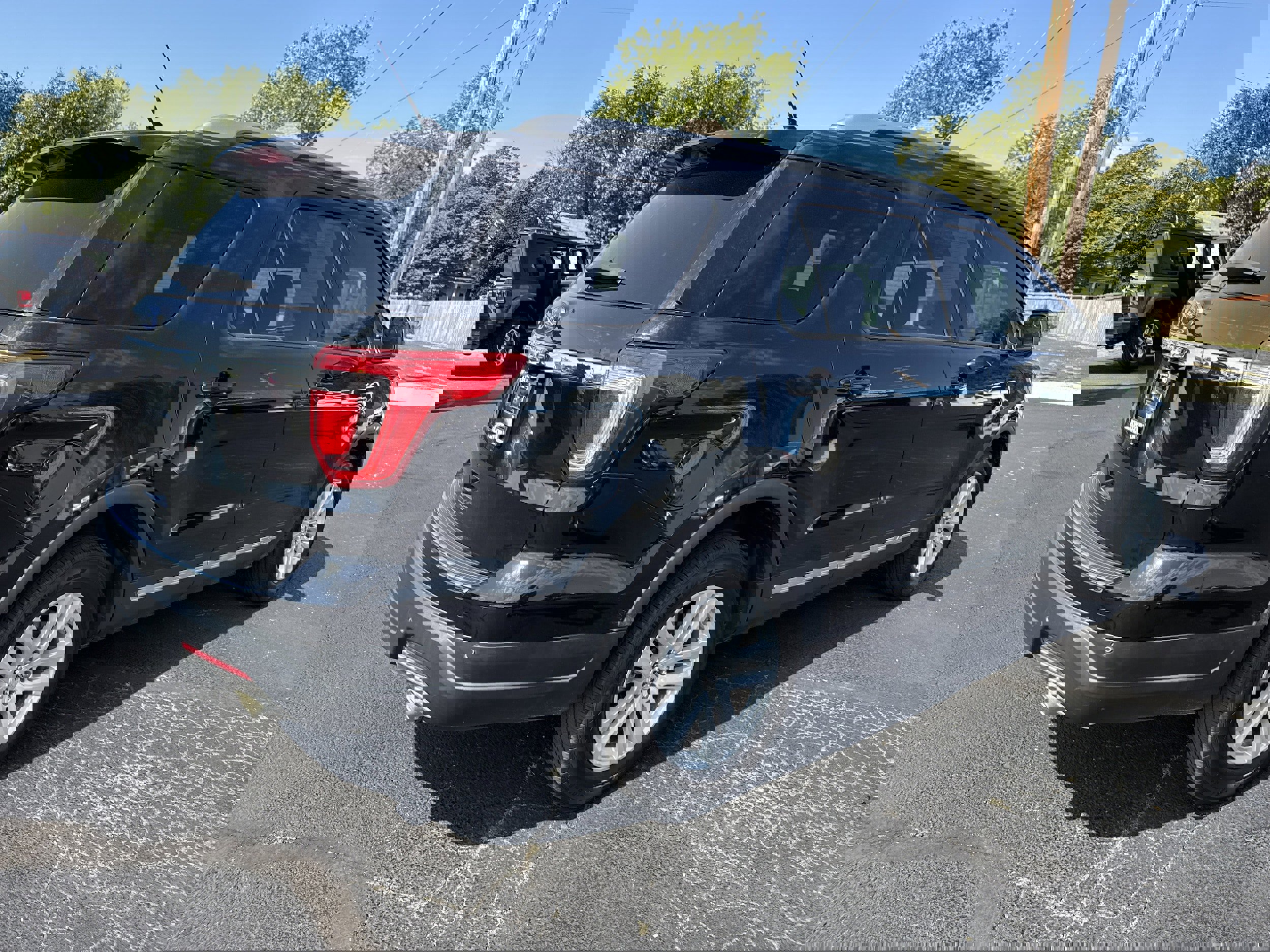 Used 2018 Ford Explorer XLT w/ Equipment Group 202A image 12