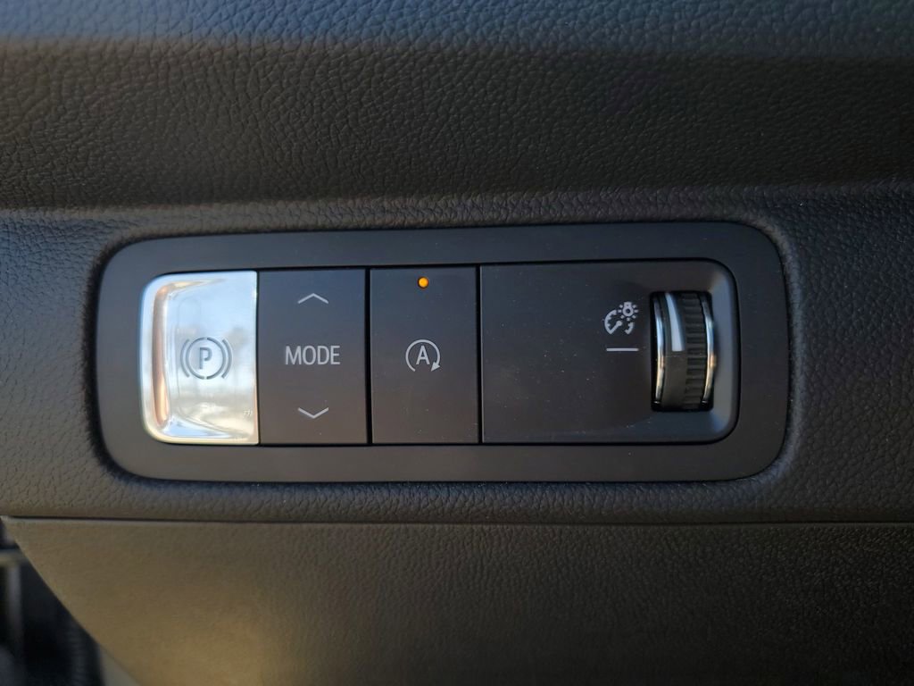 Used 2026 Chevrolet Traverse LT w/ Driver Confidence Package FWD image 24