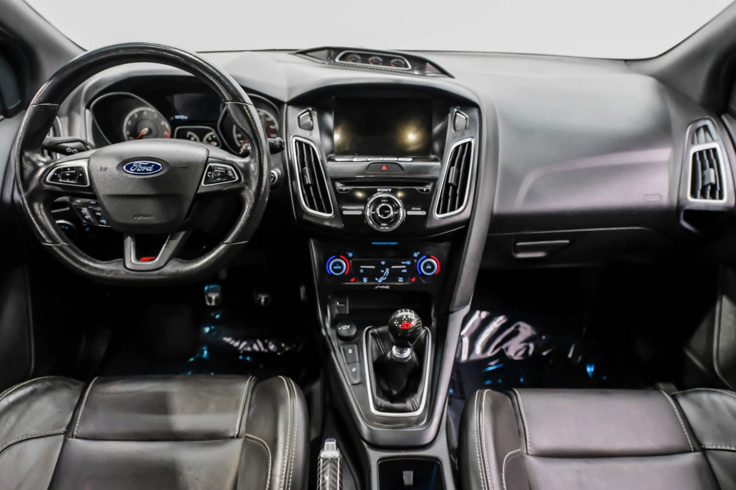 Used 2018 Ford Focus ST w/ Equipment Group 402A FWD image 24