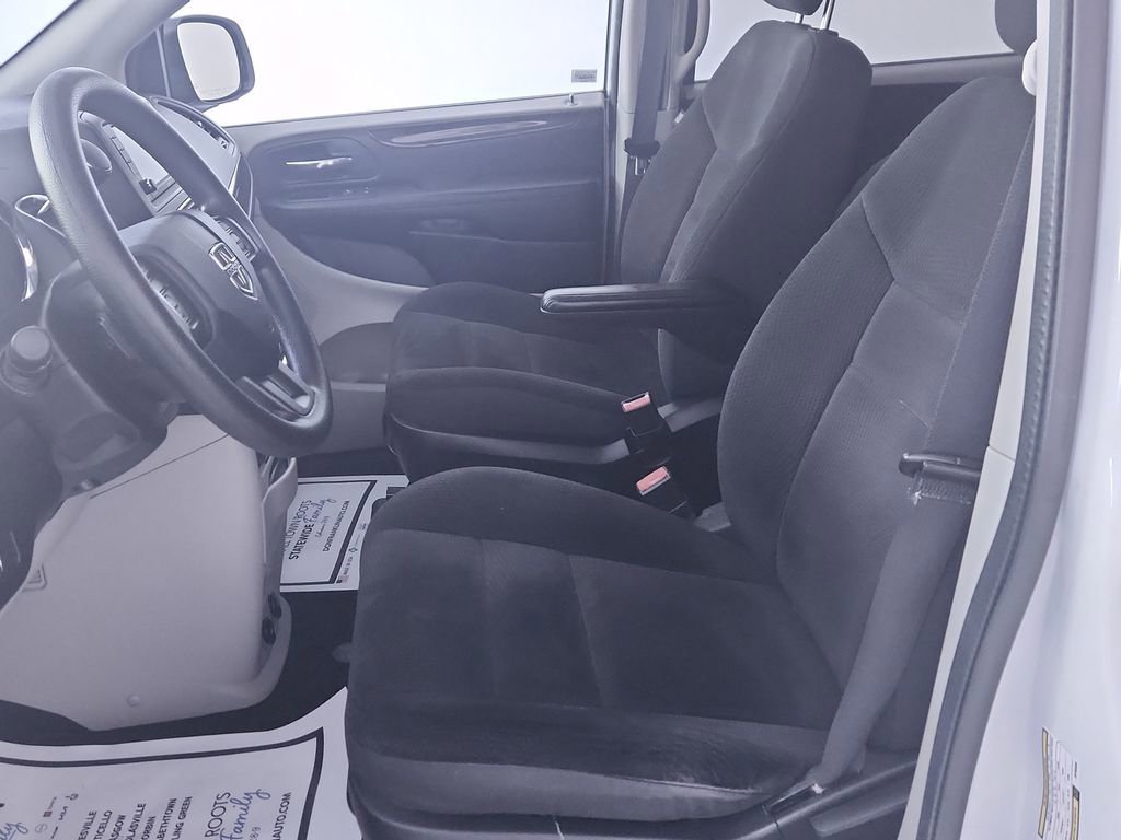 Used 2018 Dodge Grand Caravan SE FWD image 11