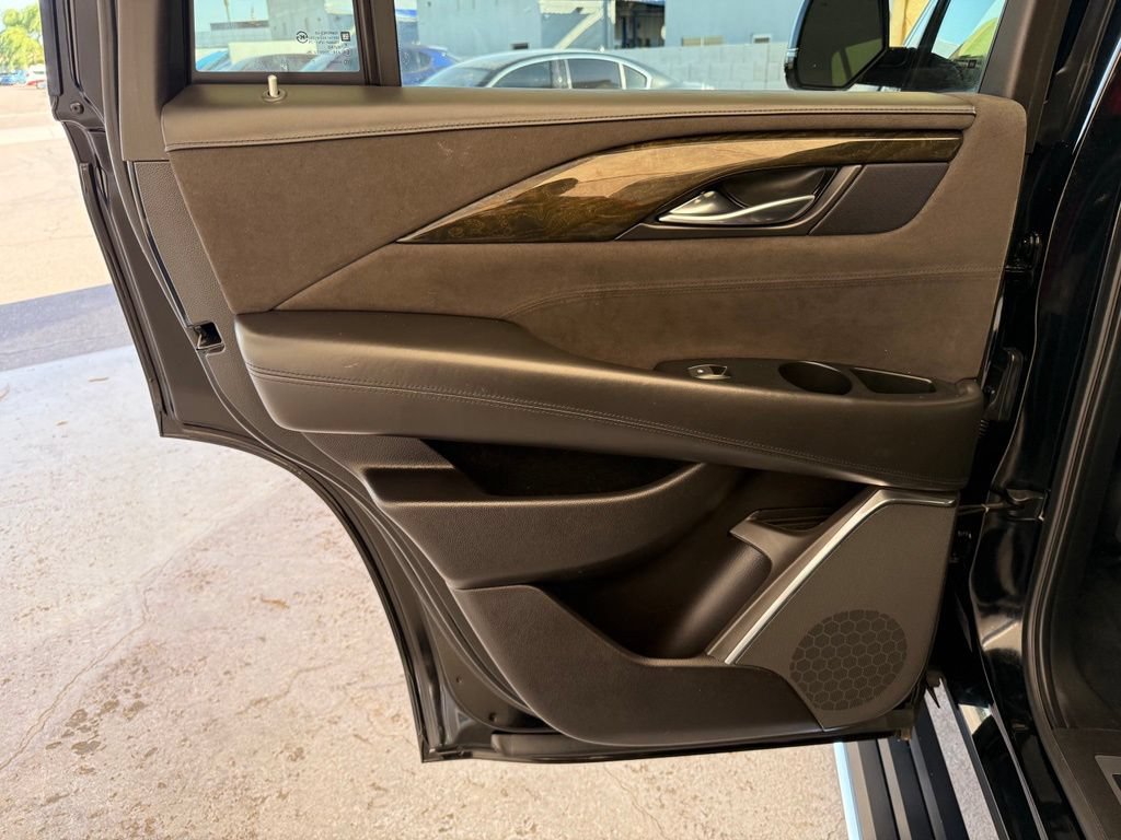 Used 2018 Cadillac Escalade Platinum AWD/4WD image 23