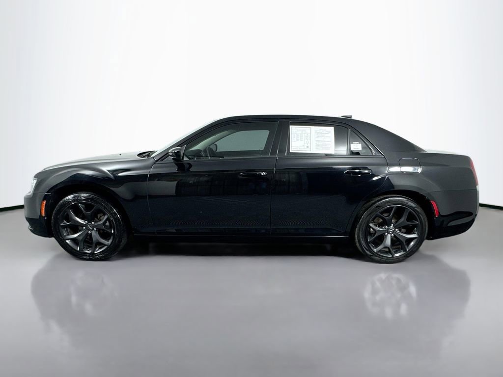 Used 2022 Chrysler 300 Touring w/ Sport Appearance Package image 8