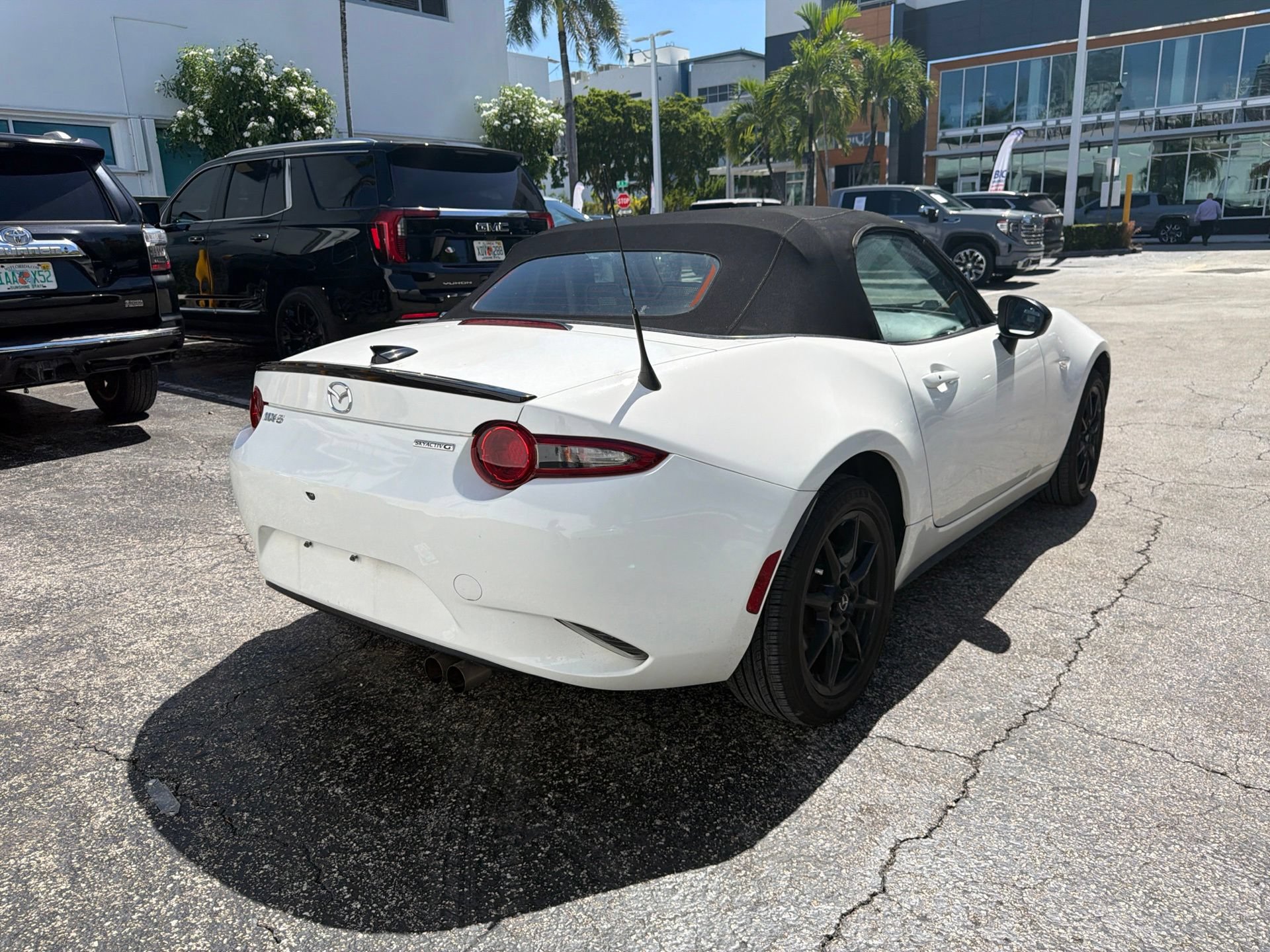 Used 2020 MAZDA MX-5 Miata Sport RWD image 8