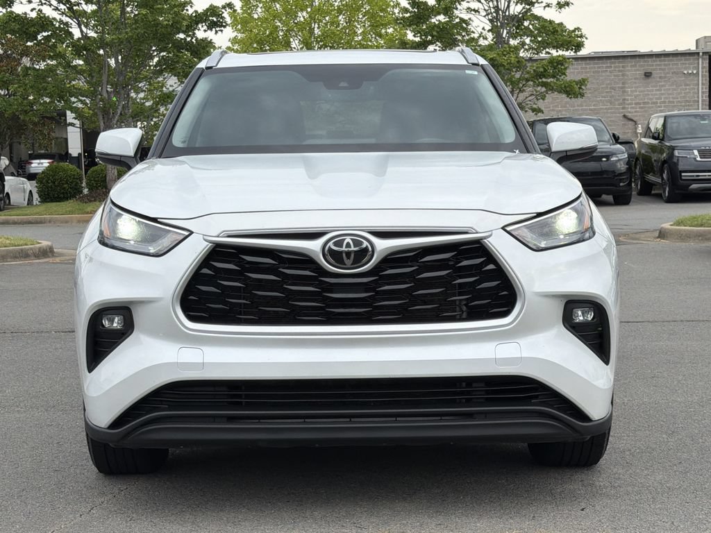 Used 2022 Toyota Highlander XLE FWD image 8