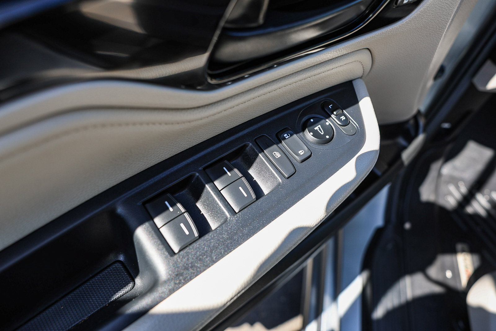 Certified 2025 Honda Odyssey Touring image 14