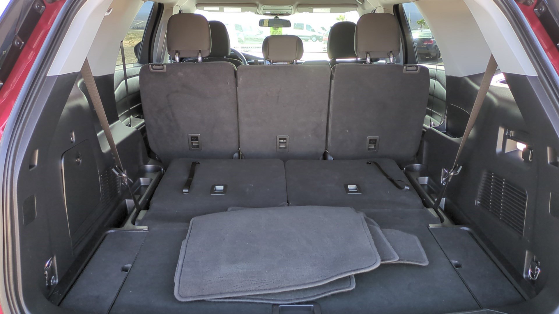 Used 2023 Ford Explorer XLT image 28