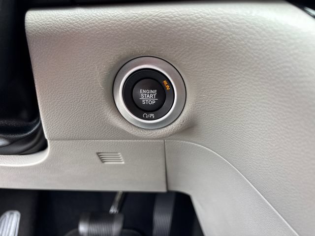 Used 2024 Chrysler Pacifica Touring-L FWD image 18
