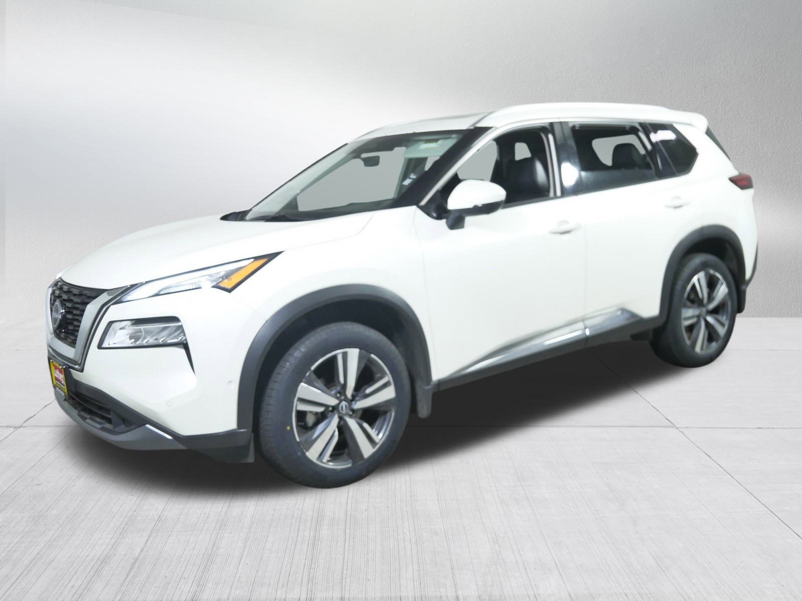 Used 2023 Nissan Rogue SL w/ SL Premium Package image 3