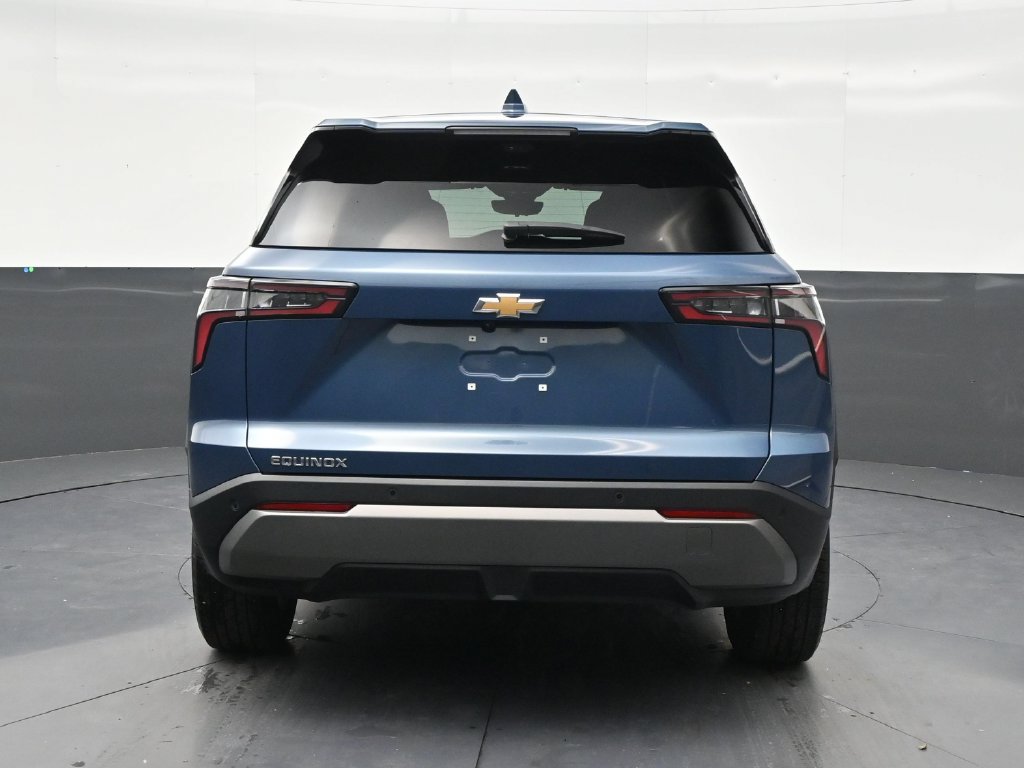 Used 2026 Chevrolet Equinox LT w/ Safety and Technology Package FWD image 4