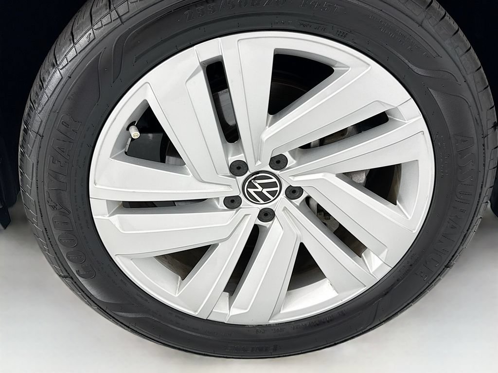 Certified 2023 Volkswagen Atlas Cross Sport SE w/ Panoramic Sunroof Package FWD image 30