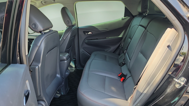 Used 2020 Chevrolet Bolt Premier w/ Infotainment Package FWD image 38