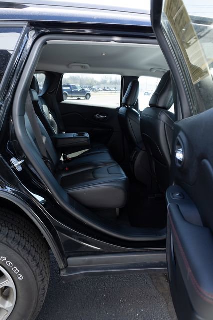 Used 2020 Jeep Cherokee Trailhawk w/ Cold Weather Group image 20