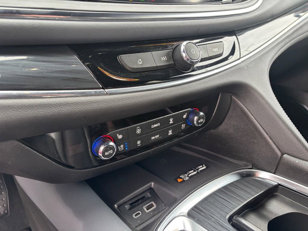 Used 2024 Buick Enclave Premium image 19