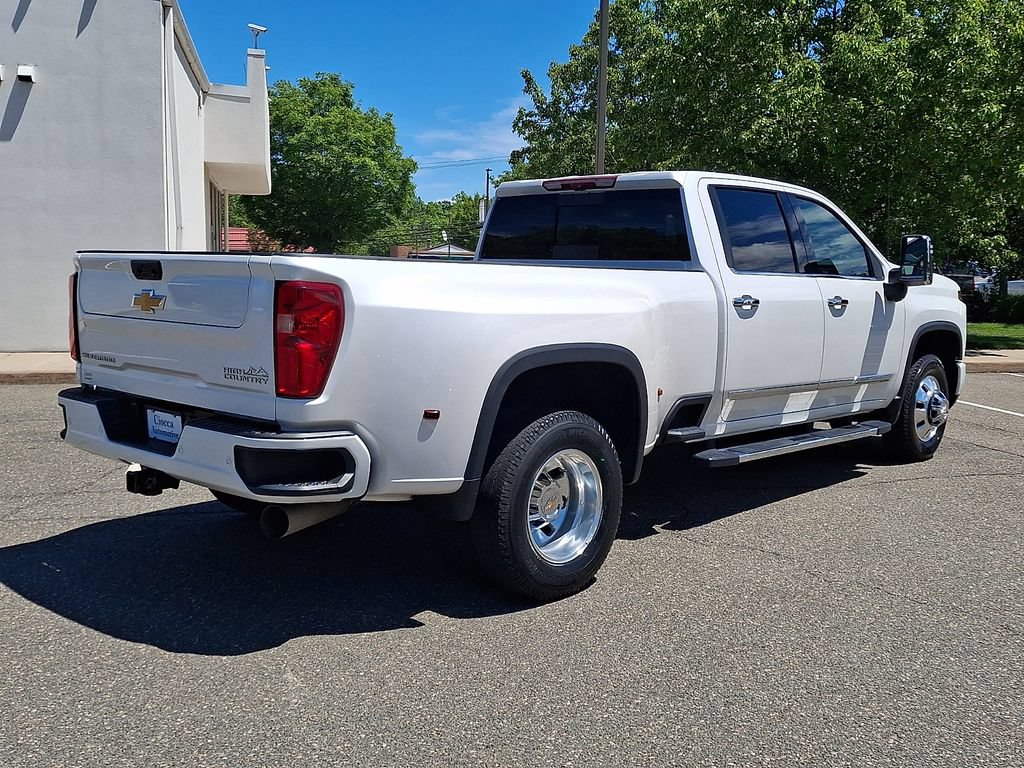 Used 2024 Chevrolet Silverado 3500 High Country w/ High Country Premium Package AWD/4WD image 9
