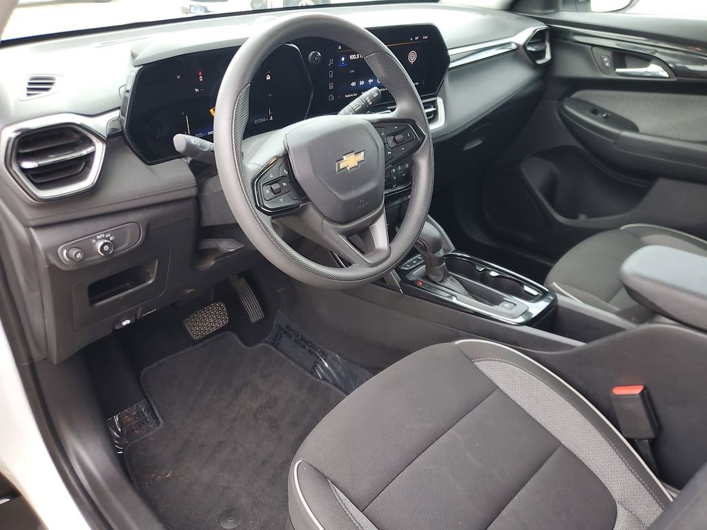 Used 2025 Chevrolet TrailBlazer LT AWD/4WD image 15