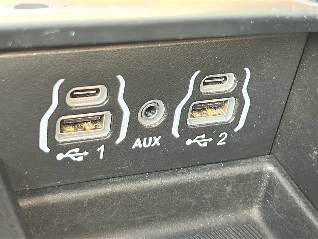 Used 2023 Chrysler Pacifica Pinnacle FWD image 27